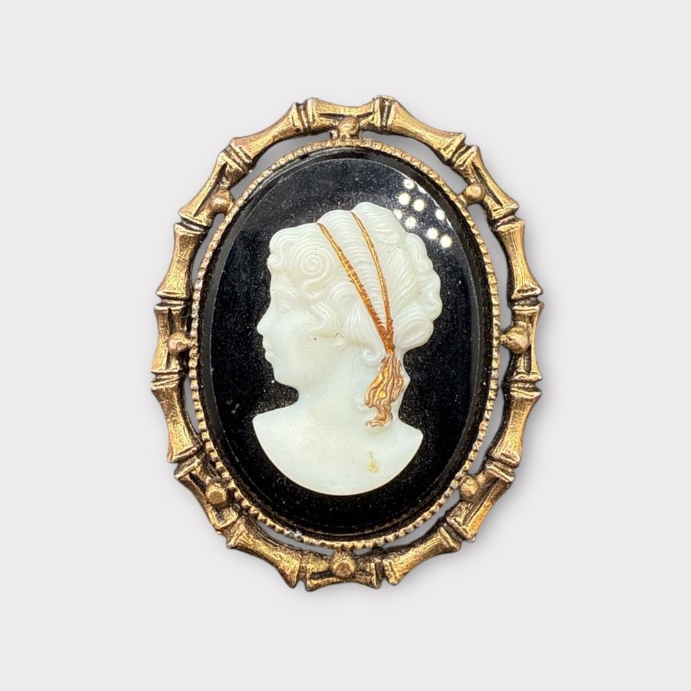 Cameo Brooch Pin Lady Black White Gold Tone j2